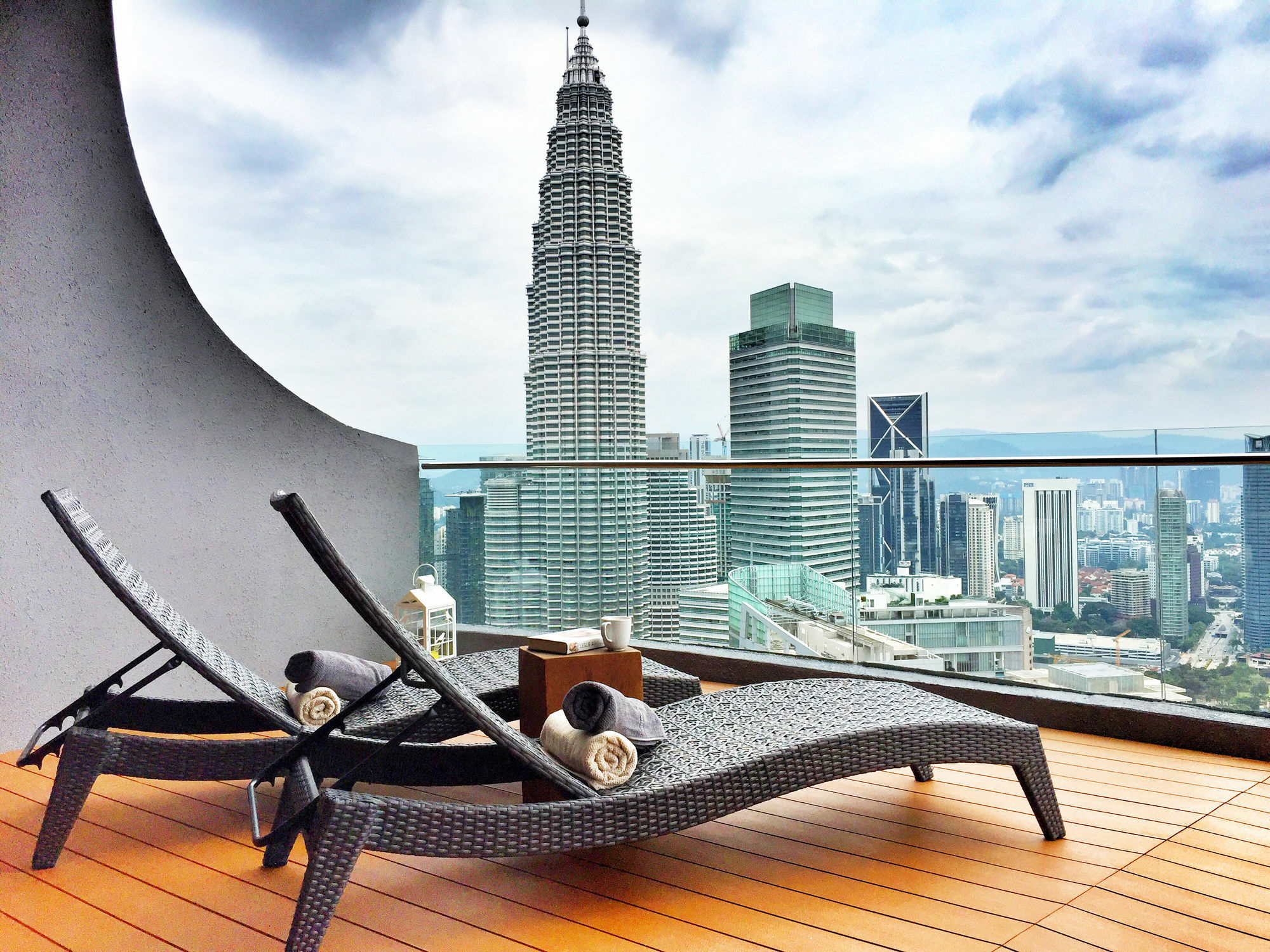 The Penthouse Klcc Apartemen